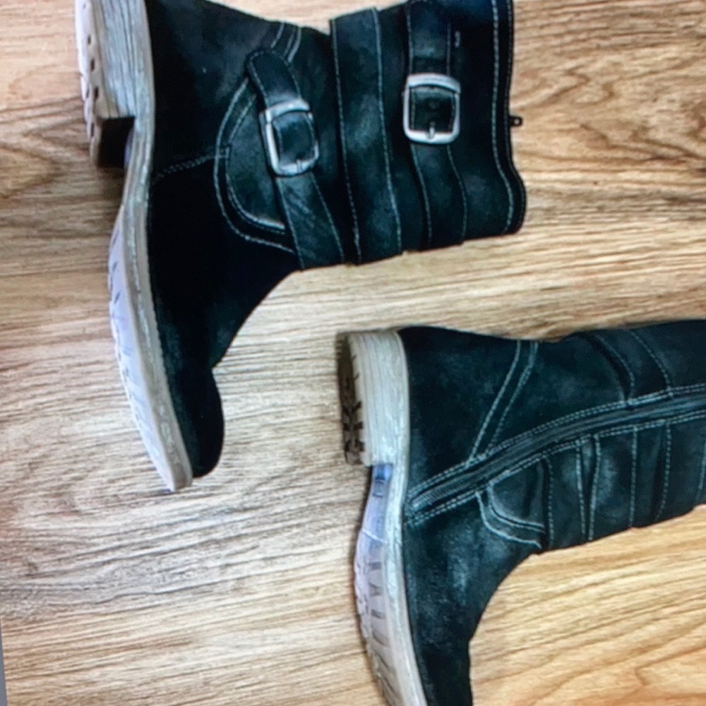 Roam BY BED Stu size 5 like new condition